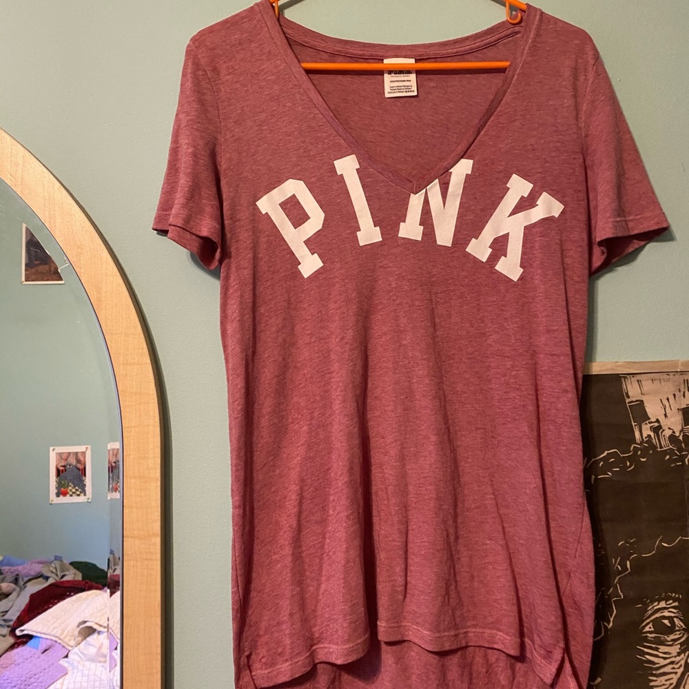 Comfy VS Pink t shirt